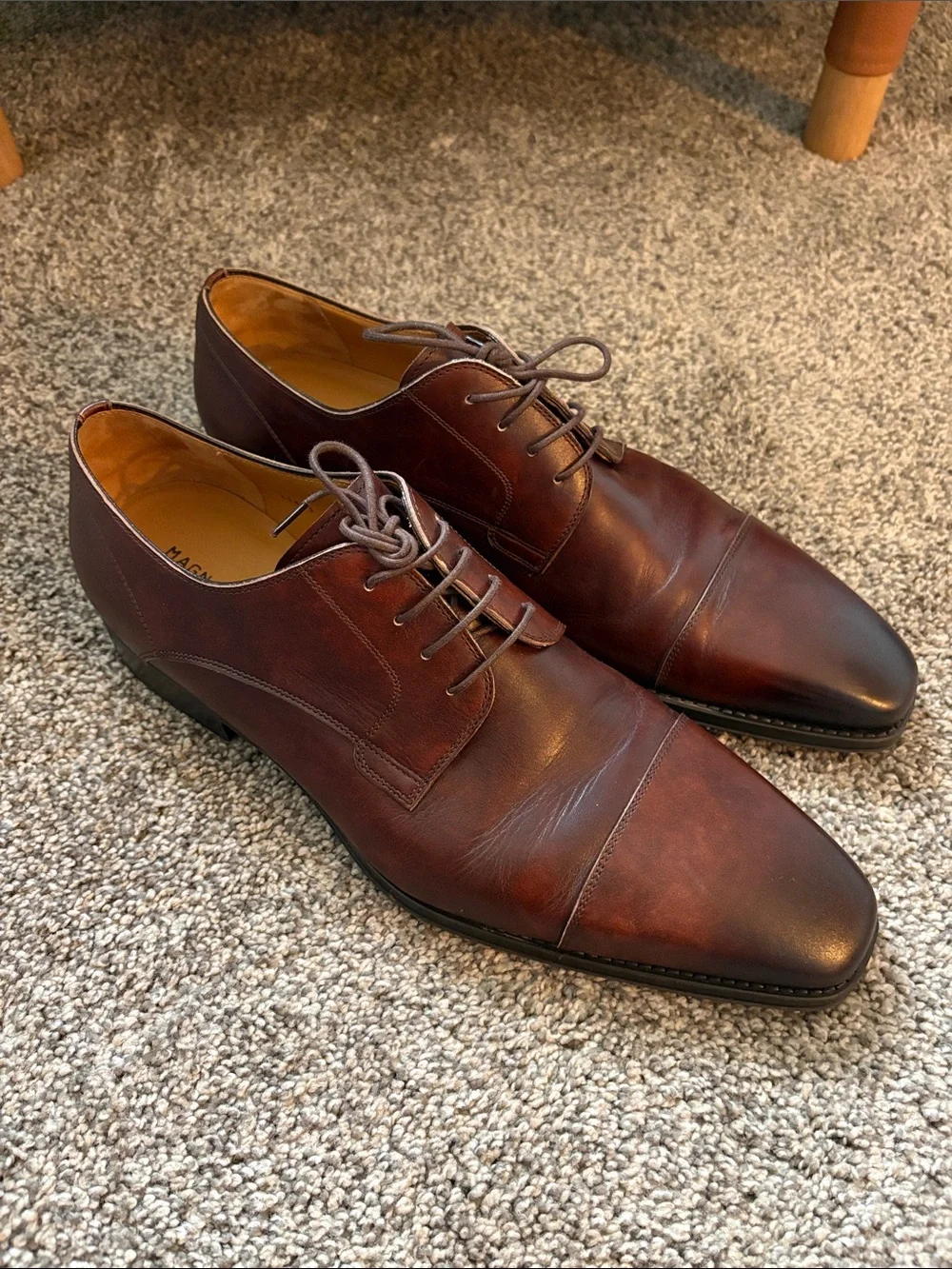 Magnanni Men's Brown Burgundy Leather Cap-Toe Derby Shoes